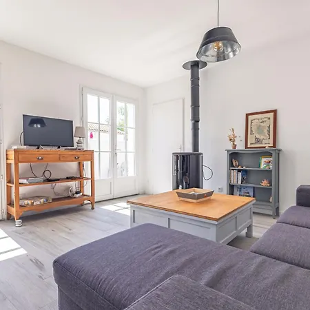 Petite Maison Confortable Pour 4 Nyaraló