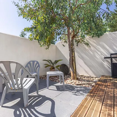 Petite Maison Confortable Pour 4 Nyaraló